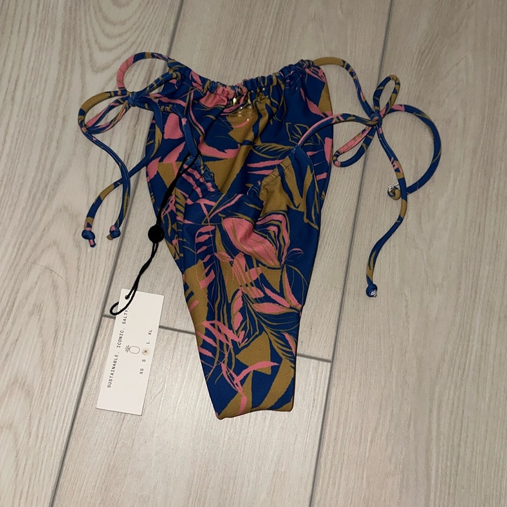 NWT Skatie x The Salty Blonde M Bikini bottom